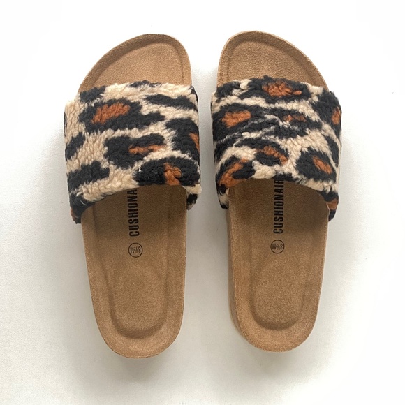 NIB CUSHIONAIRE Lonie Women's 10 Cozy Leopard Corkbead Sandals Slip-On Slides - Picture 2 of 4